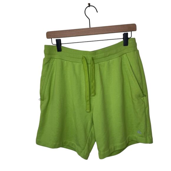 ALO YOGA Men's Chill Short Celery Green Medium - Picture 1 of 8